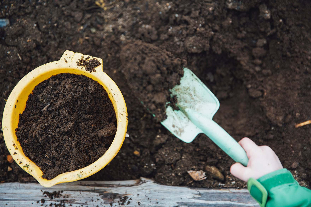 composting, how to make compost, gardening, garden, soil, compost, organic, sustainable, sustainability, go green, Green Living Supply