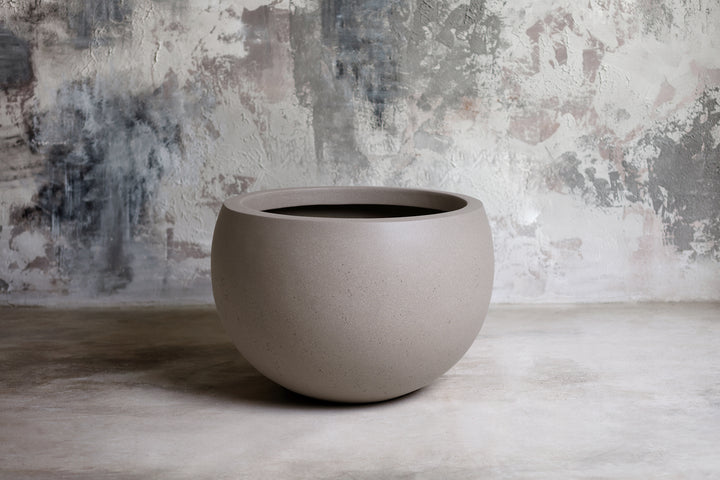 Tau Cratera Series Fiberglass Planter: 18.1 x 18.1 x 11.8in