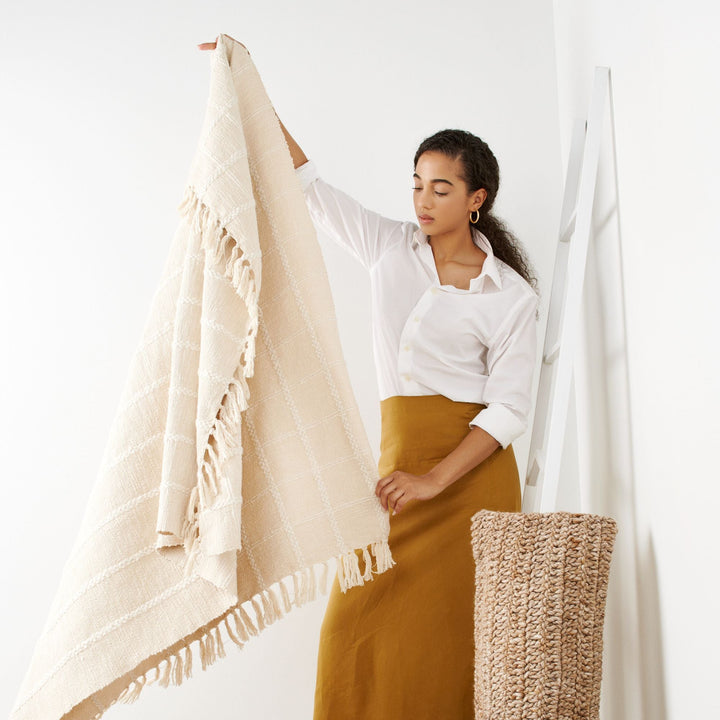 Sea Shell White Textured Checks Handloom Throw