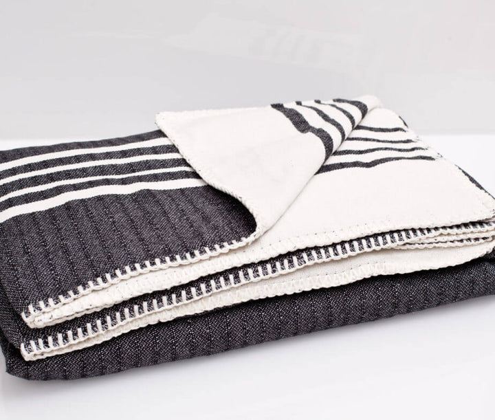FARMHOUSE  DOUBLE SIDED THROW